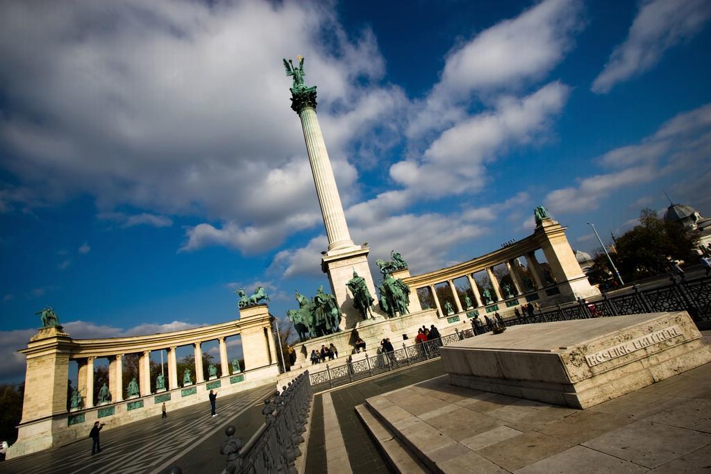 Little Americas Colonial Times Apts Budapest Bagian luar foto